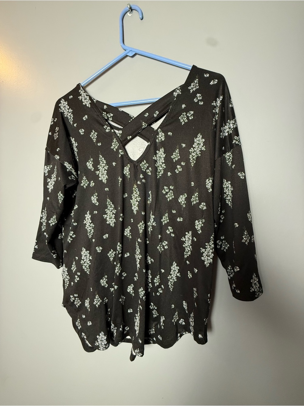 Bobeau Black Floral Criss Cross Back Blouse Womens Sz M